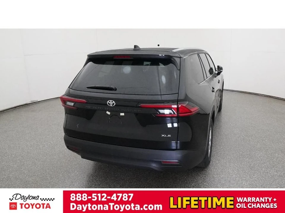 2026 Toyota Highlander - Image 8 of 12