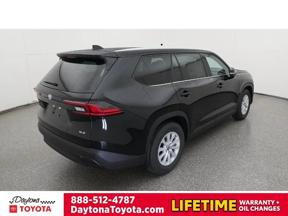 2026 Toyota Highlander - Image 9 of 12