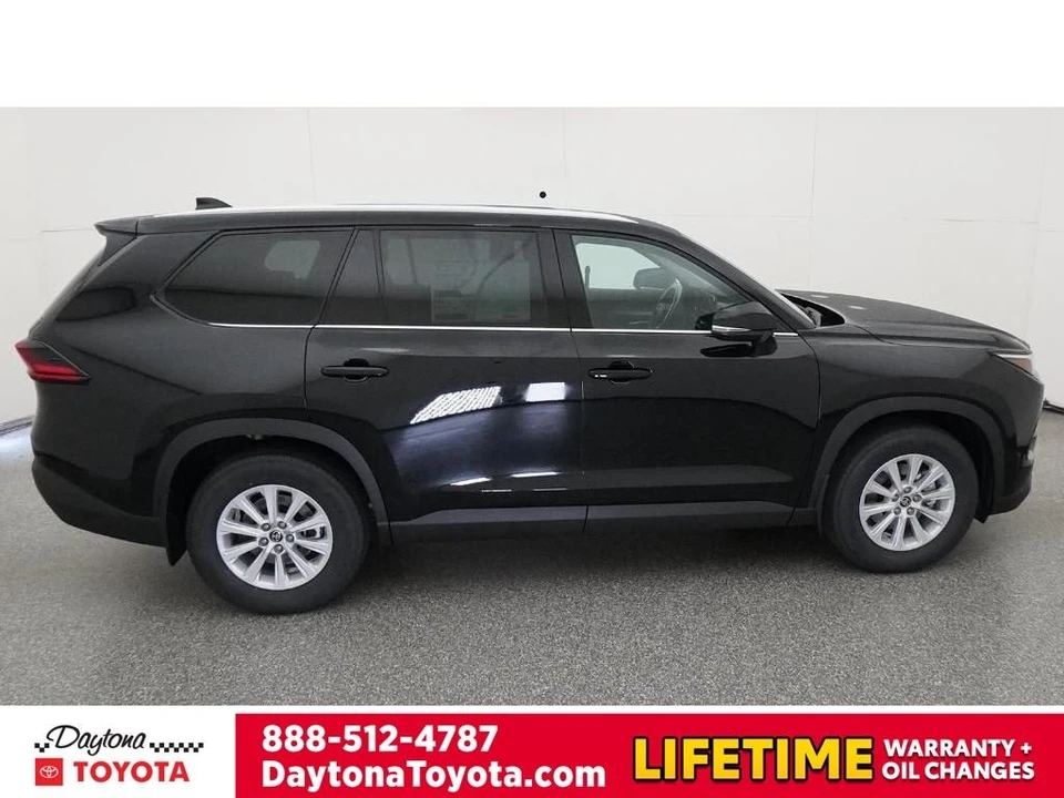 2026 Toyota Highlander - Image 11 of 12