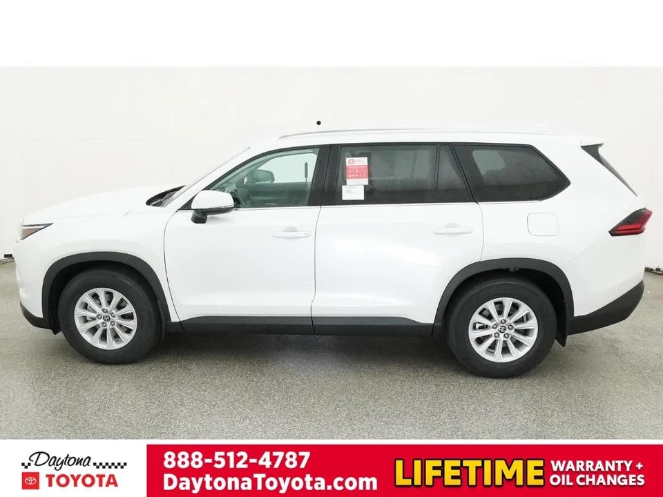 2026 Toyota Highlander - Image 3 of 12