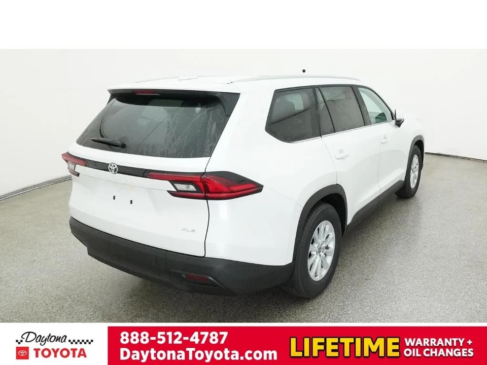 2026 Toyota Highlander - Image 8 of 12