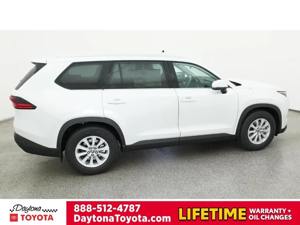 2026 Toyota Highlander - Image 10 of 12
