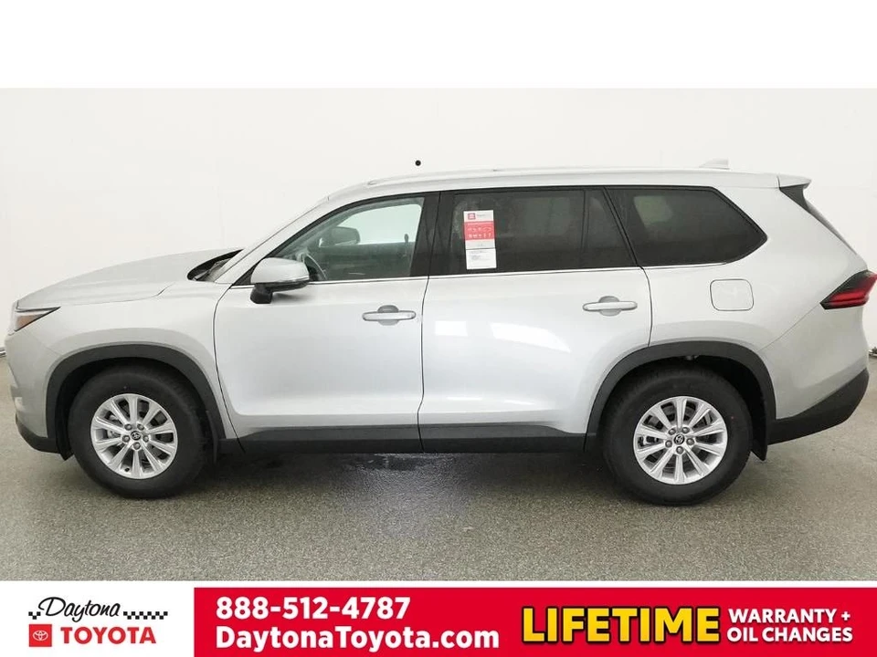 2026 Toyota Highlander - Image 3 of 12