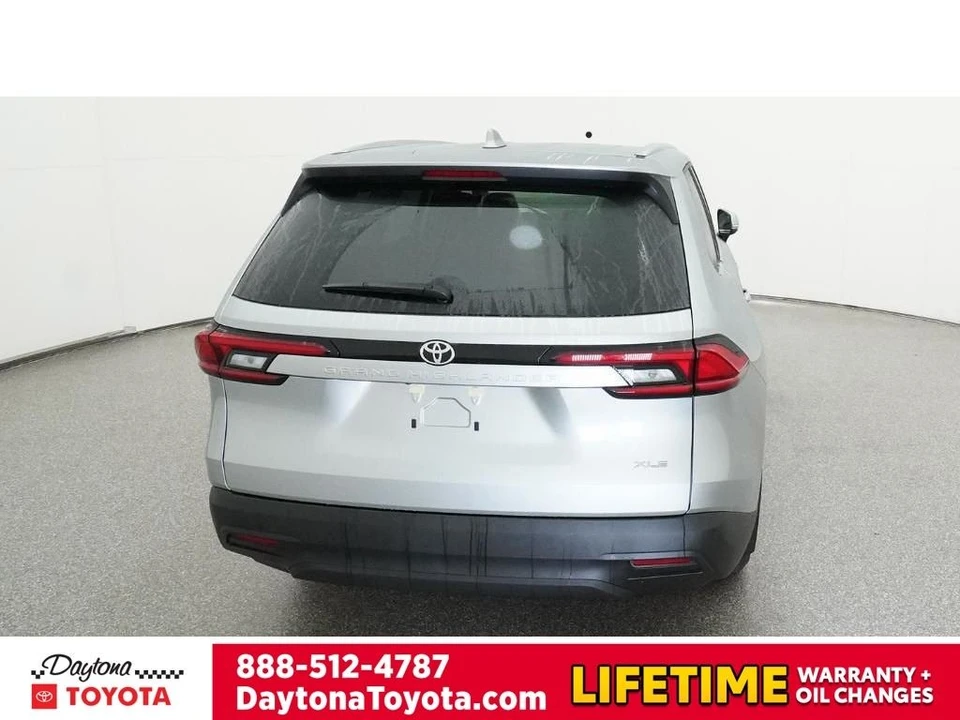 2026 Toyota Highlander - Image 7 of 12
