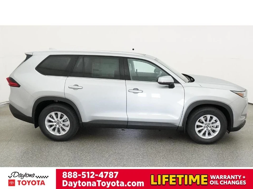 2026 Toyota Highlander - Image 11 of 12