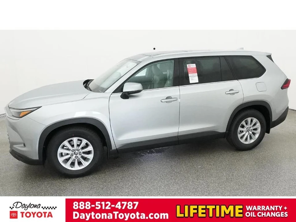 2026 Toyota Highlander - Image 2 of 12