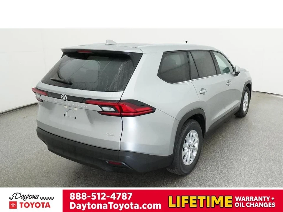 2026 Toyota Highlander - Image 8 of 12