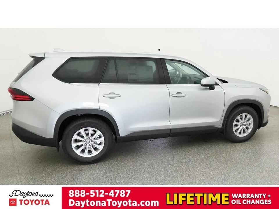 2026 Toyota Highlander - Image 10 of 12