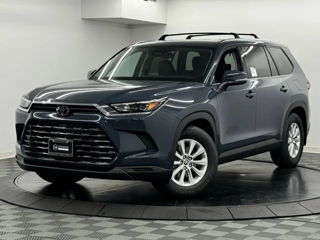 2026 Toyota Highlander - Image 2 of 12