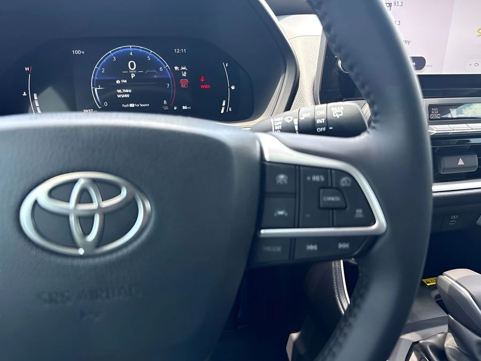 2026 Toyota Highlander - Image 15 of 31
