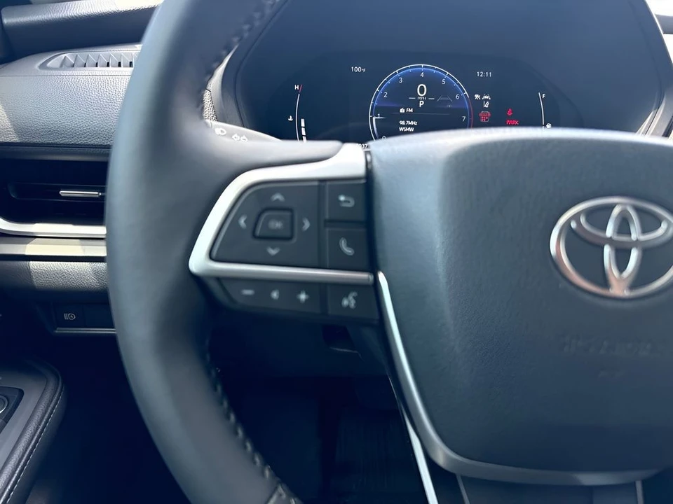 2026 Toyota Highlander - Image 14 of 31