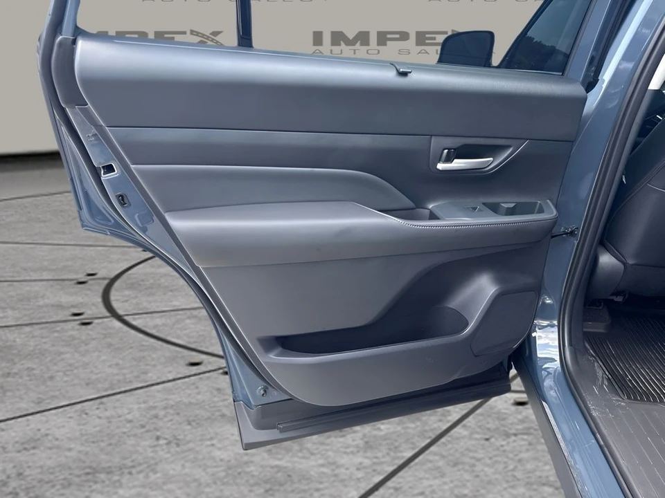 2026 Toyota Highlander - Image 27 of 31