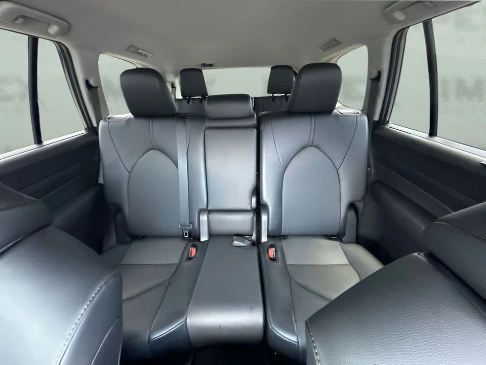 2026 Toyota Highlander - Image 10 of 31