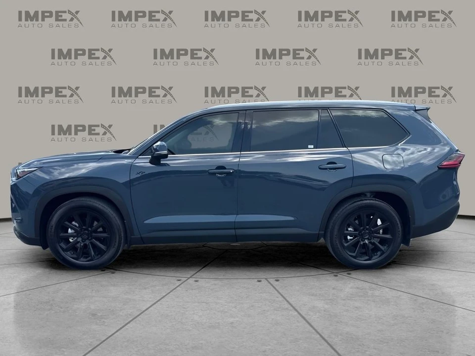2026 Toyota Highlander - Image 2 of 31