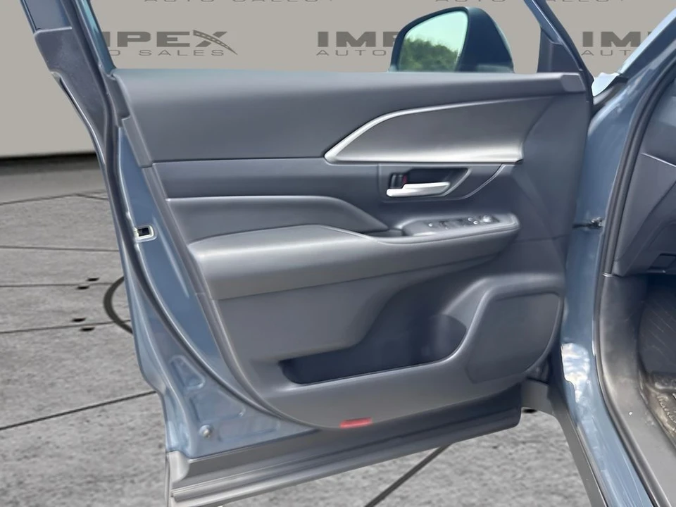 2026 Toyota Highlander - Image 25 of 31