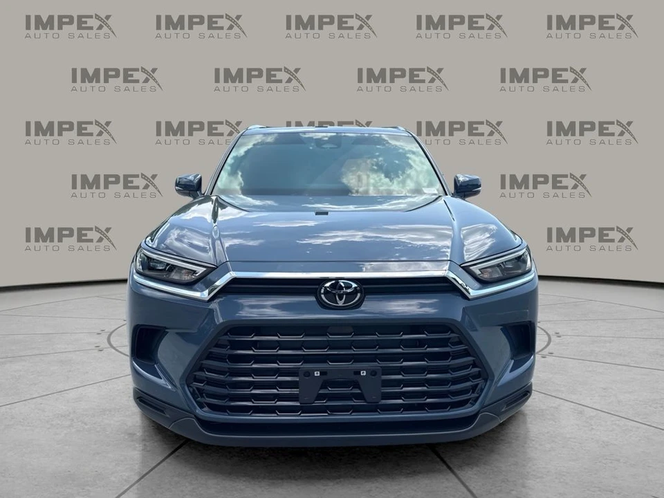 2026 Toyota Highlander - Image 8 of 31