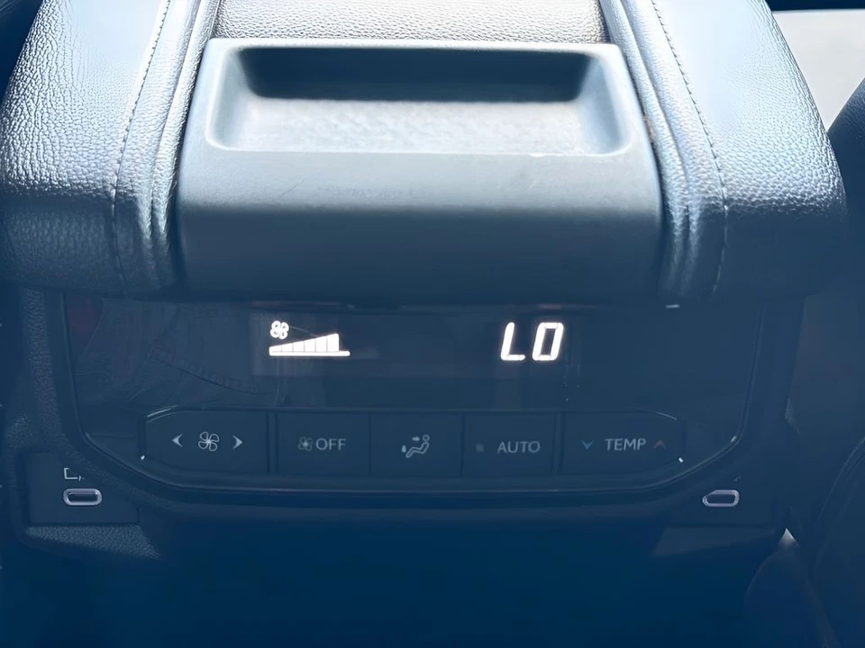 2026 Toyota Highlander - Image 11 of 31