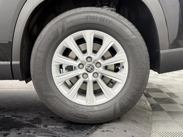 2026 Toyota Highlander - Image 12 of 12