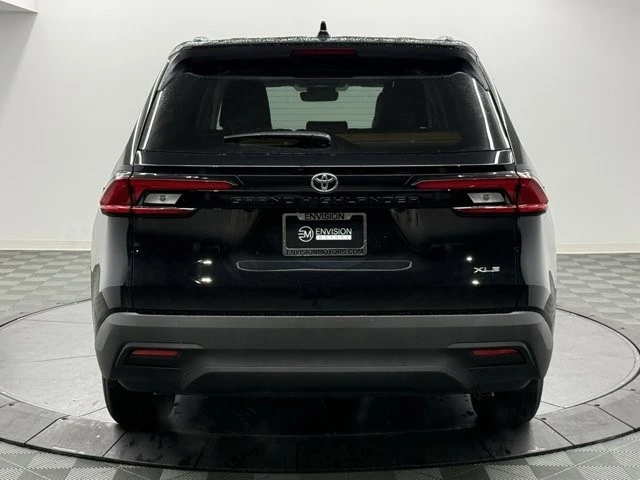 2026 Toyota Highlander - Image 8 of 12