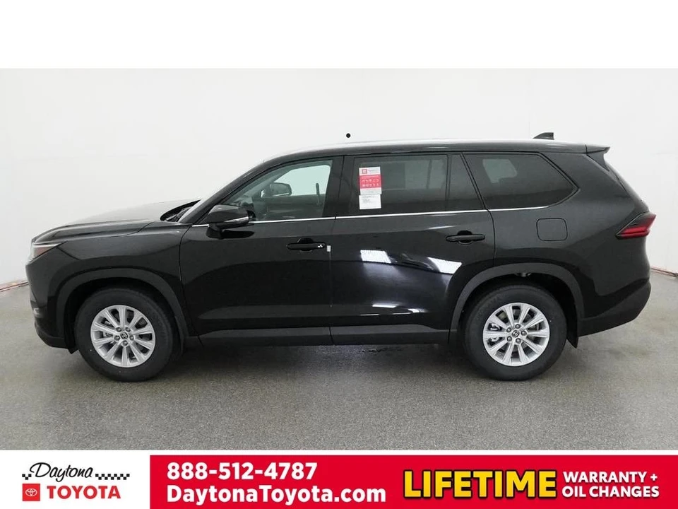 2026 Toyota Highlander - Image 3 of 12