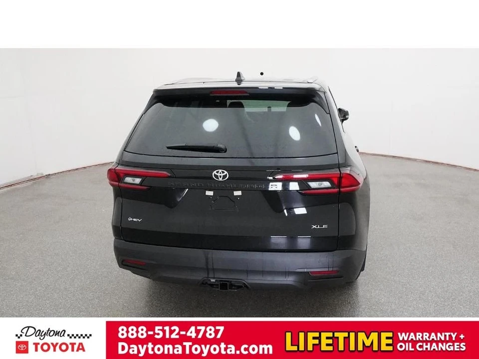 2026 Toyota Highlander - Image 7 of 12
