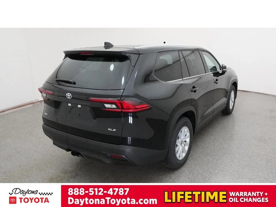 2026 Toyota Highlander - Image 8 of 12