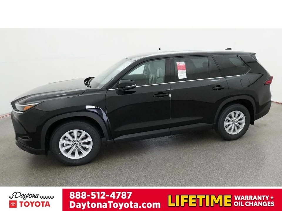 2026 Toyota Highlander - Image 2 of 12