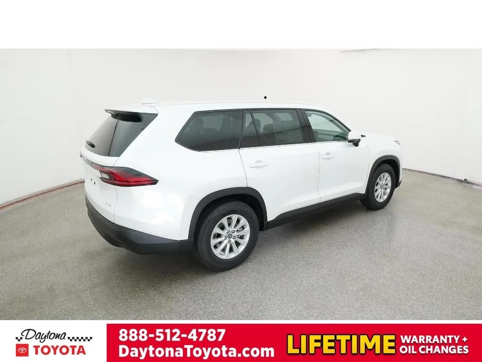 2026 Toyota Highlander - Image 9 of 12