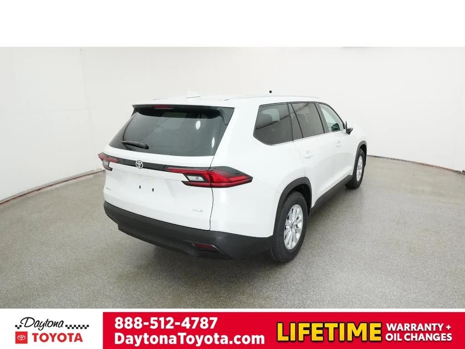 2026 Toyota Highlander - Image 8 of 12