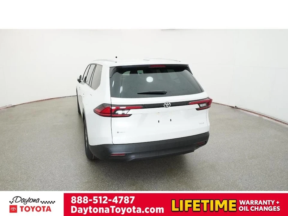 2026 Toyota Highlander - Image 6 of 12