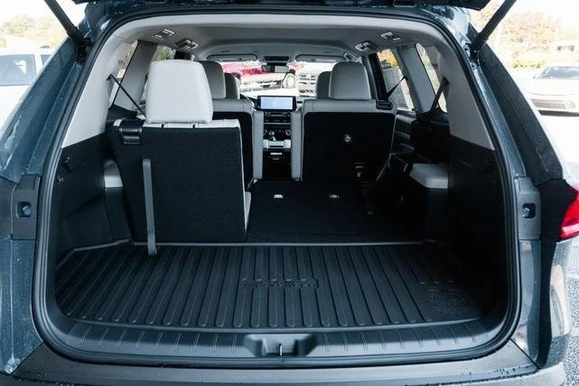 2026 Toyota Highlander - Image 5 of 17