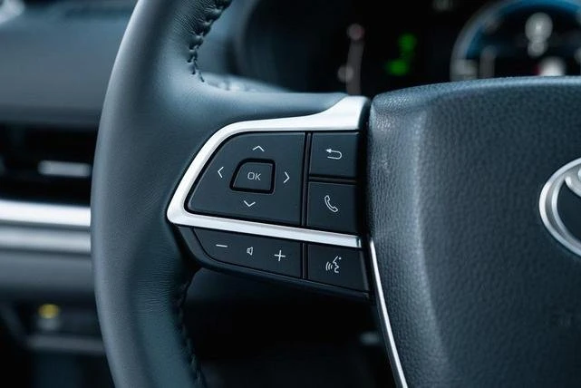 2026 Toyota Highlander - Image 12 of 17