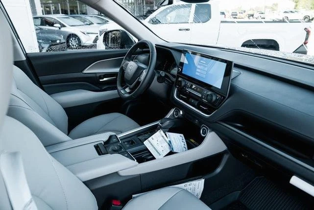 2026 Toyota Highlander - Image 7 of 17