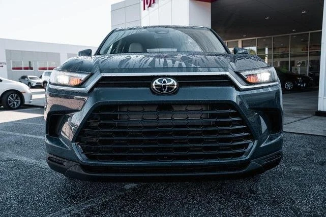 2026 Toyota Highlander - Image 4 of 17