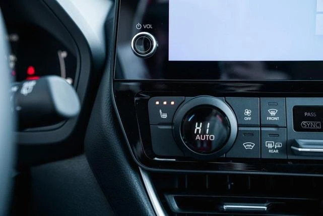 2026 Toyota Highlander - Image 14 of 17