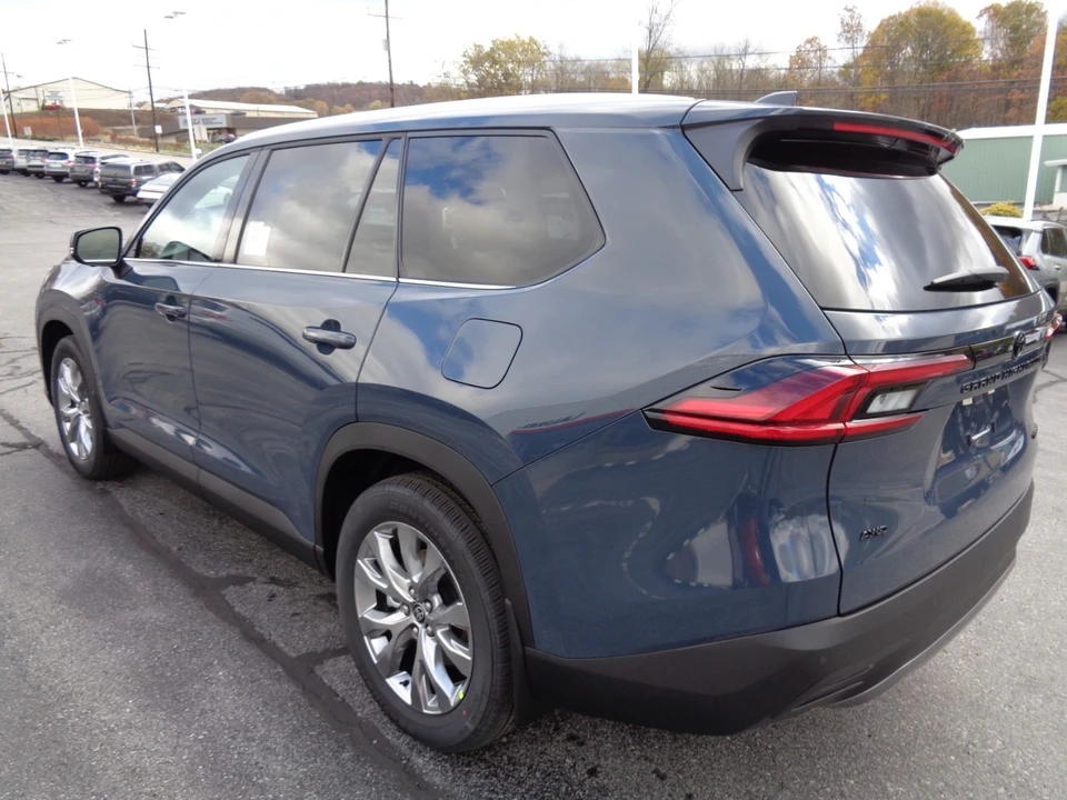 2026 Toyota Highlander - Image 6 of 21