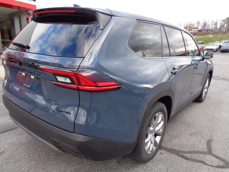 2026 Toyota Highlander - Image 4 of 21