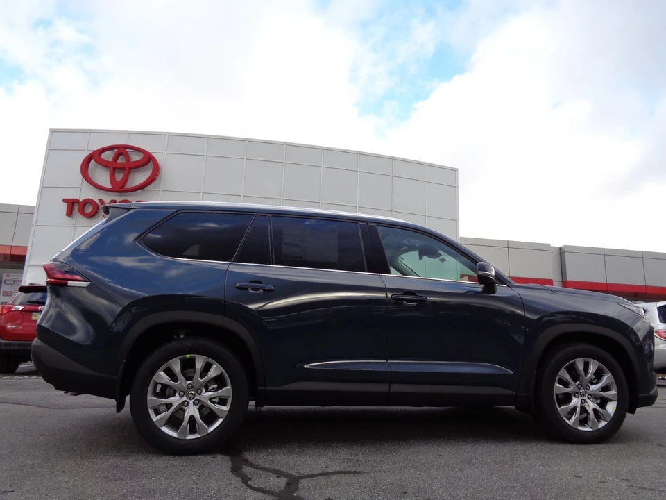 2026 Toyota Highlander - Image 3 of 21