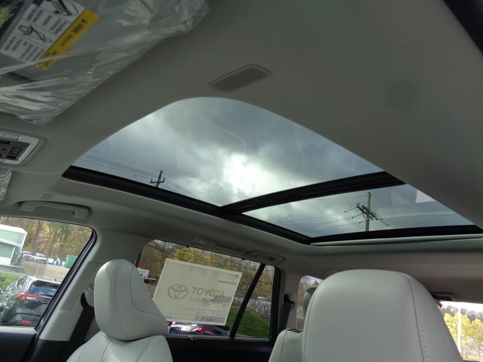 2026 Toyota Highlander - Image 16 of 21