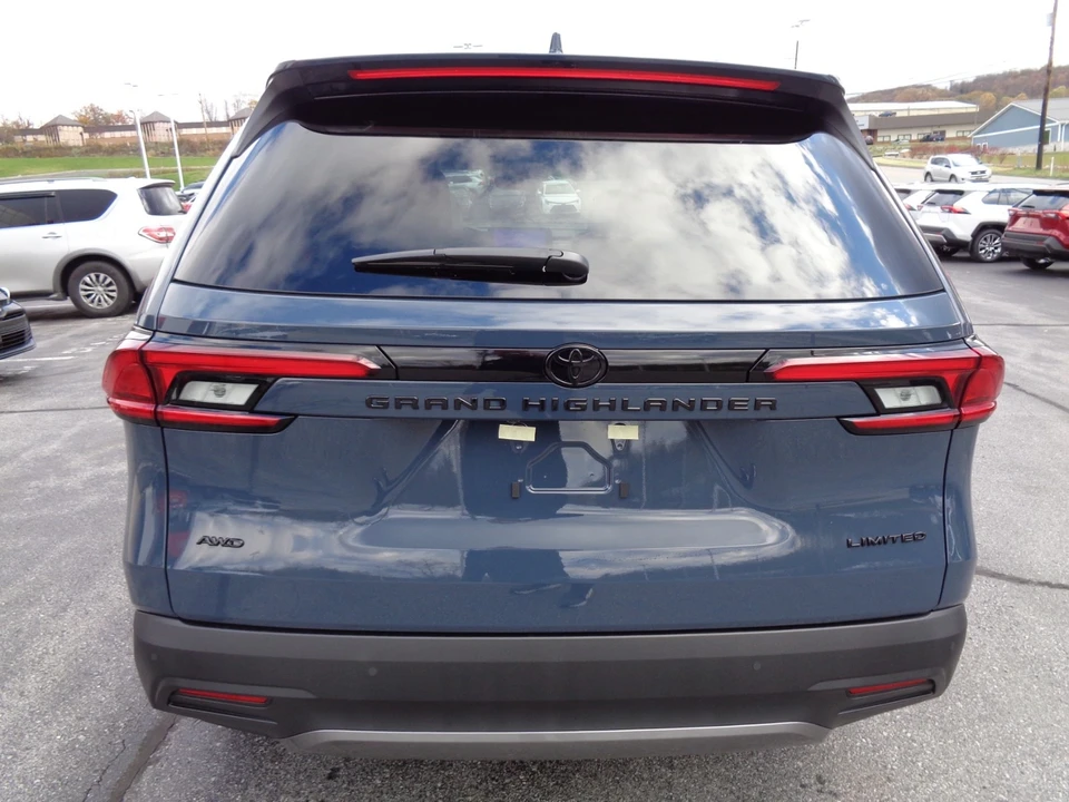 2026 Toyota Highlander - Image 5 of 21