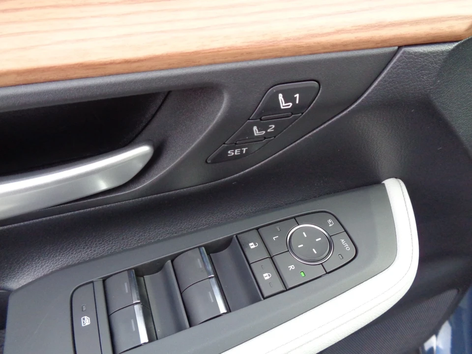 2026 Toyota Highlander - Image 13 of 21