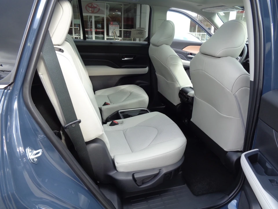 2026 Toyota Highlander - Image 20 of 21