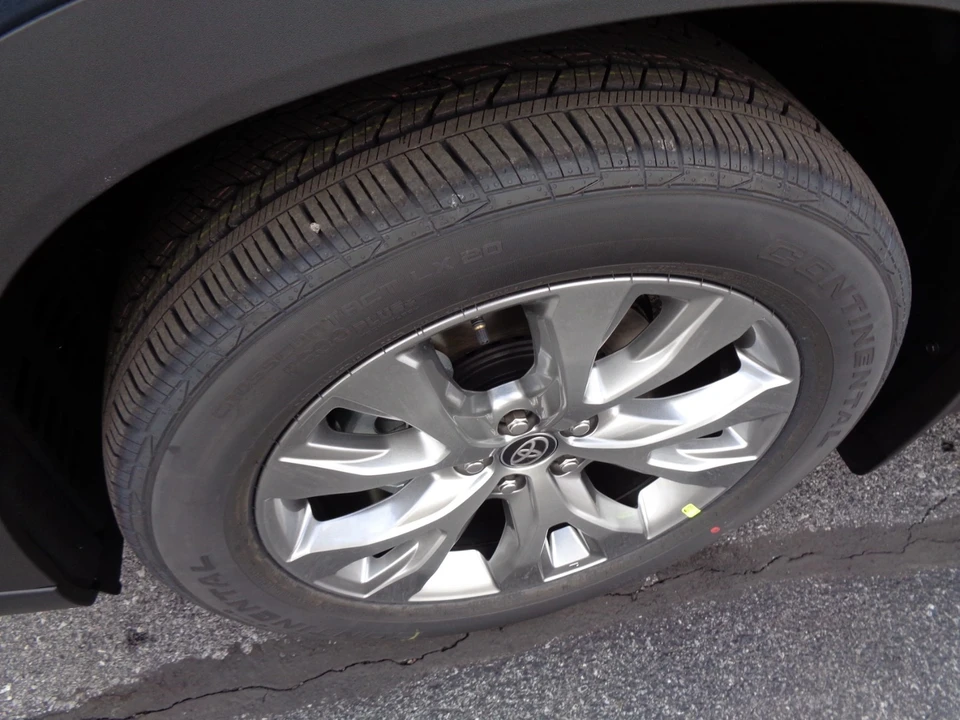 2026 Toyota Highlander - Image 10 of 21