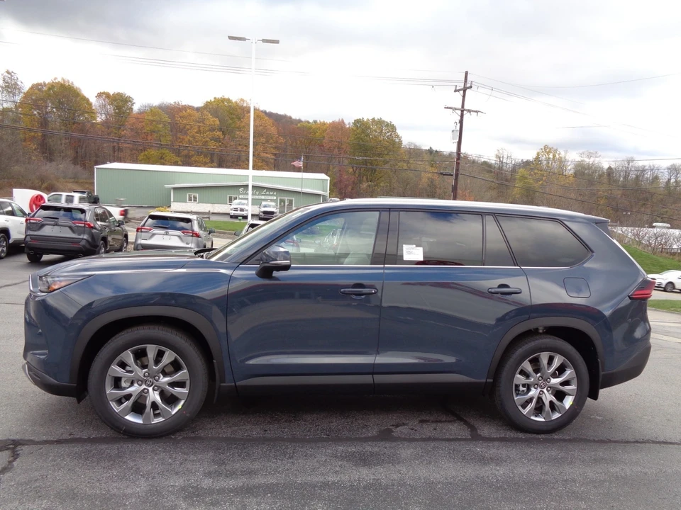 2026 Toyota Highlander - Image 7 of 21