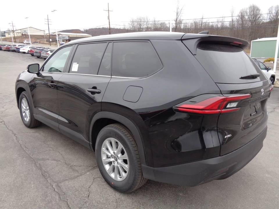 2026 Toyota Highlander - Image 6 of 21