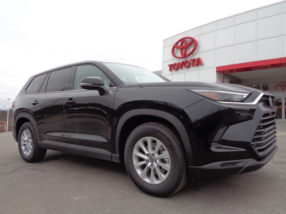 2026 Toyota Highlander - Image 2 of 21