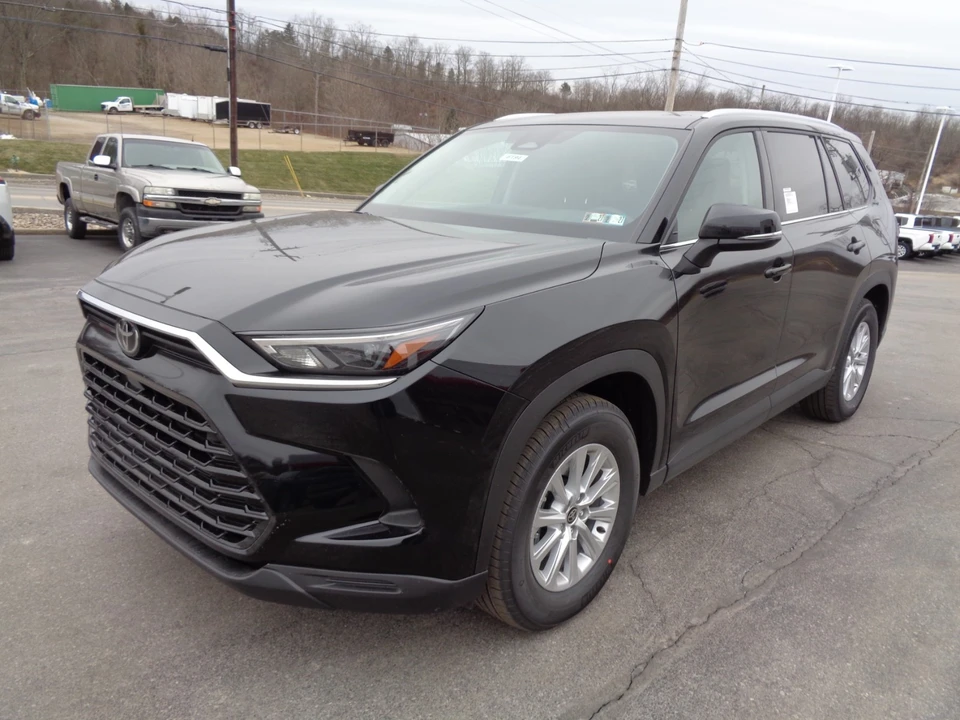 2026 Toyota Highlander - Image 8 of 21
