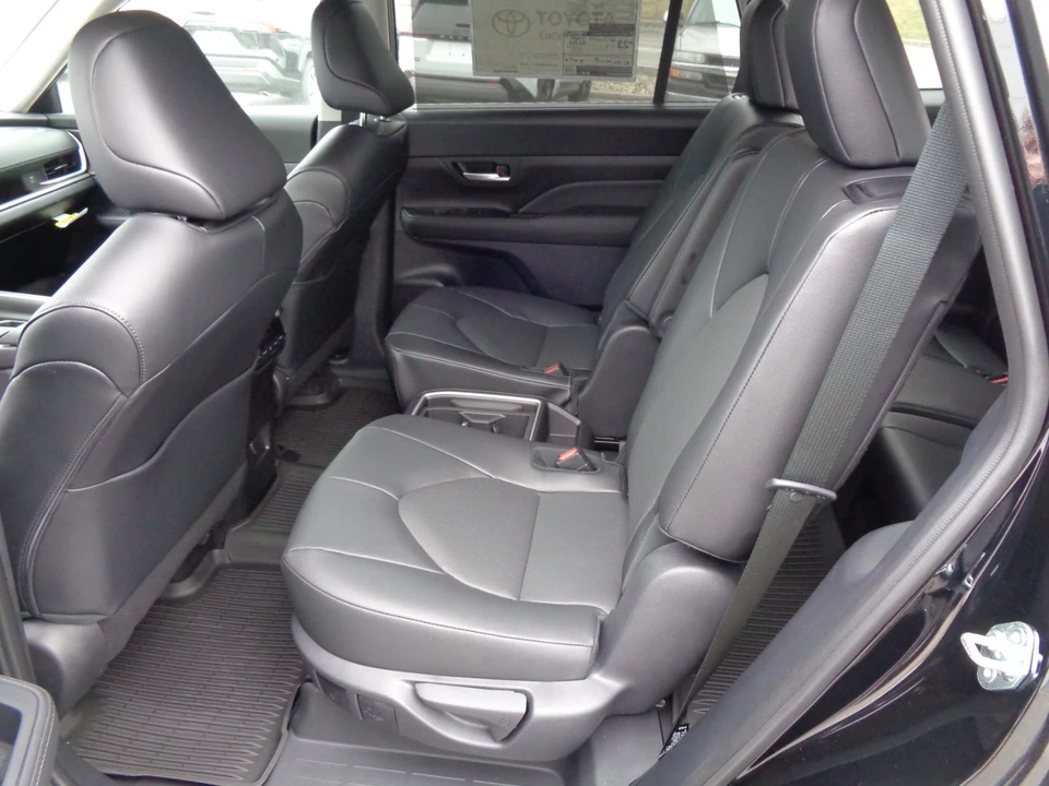 2026 Toyota Highlander - Image 13 of 21