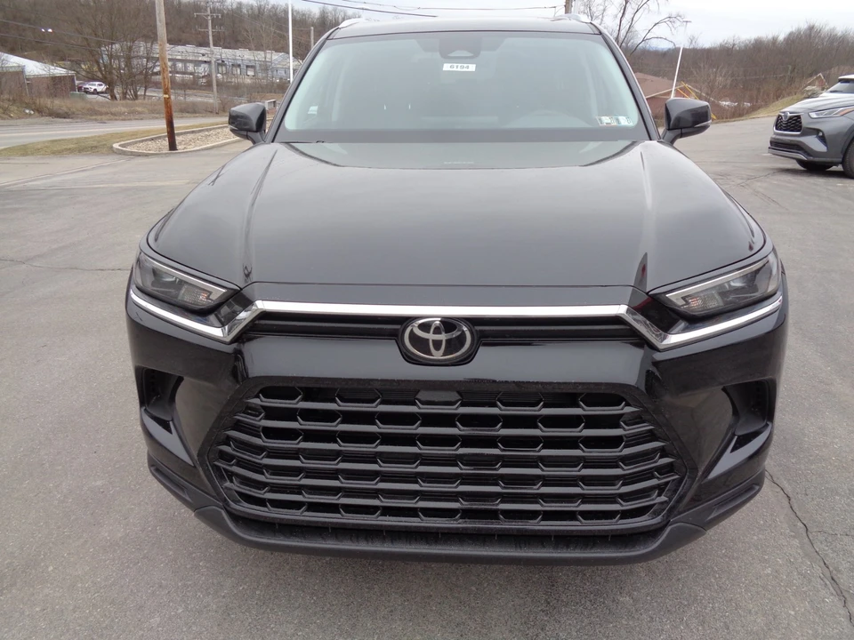 2026 Toyota Highlander - Image 9 of 21