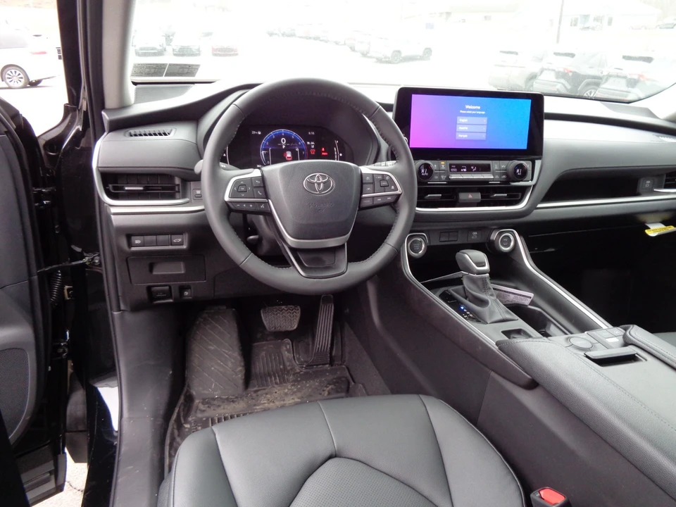 2026 Toyota Highlander - Image 14 of 21